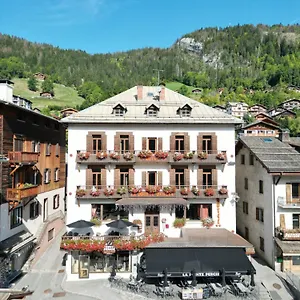 La Pointe Percee Hotel